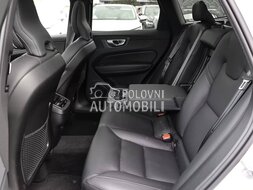 Volvo XC60 Ultimate Dark AWD B4 slika 8