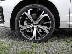 Volvo XC60 Ultimate Dark AWD B4 slika 3