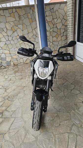KTM 690 Duke