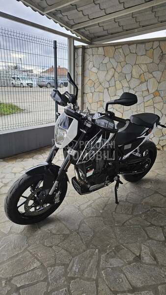 KTM 690 Duke