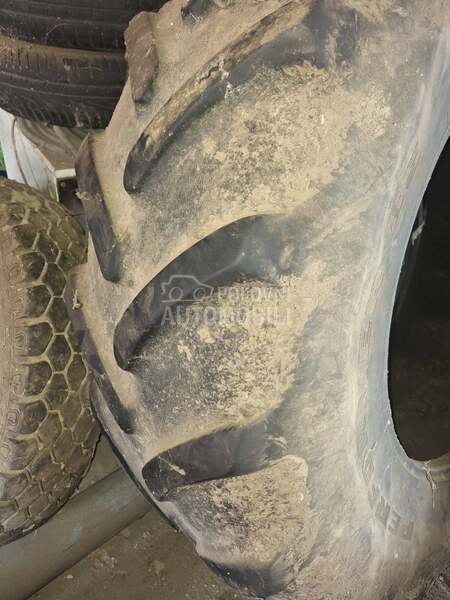 John Deere KLEBER i Firestone