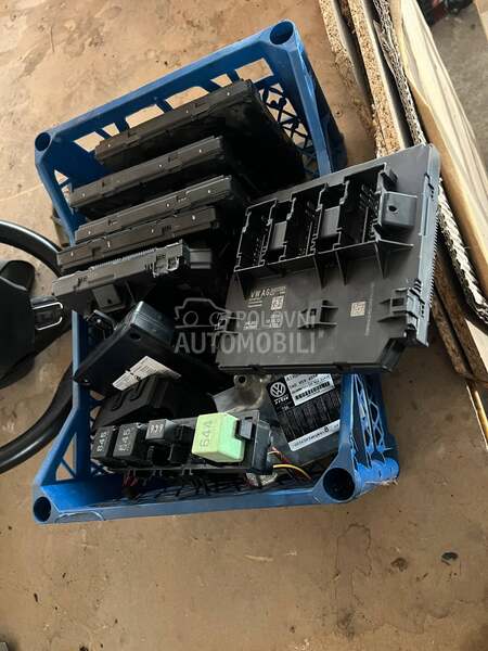 Volkswagen Passat B7 -  kompletan auto u delovima