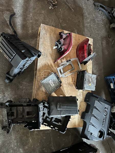 Volkswagen Passat B7 -  kompletan auto u delovima