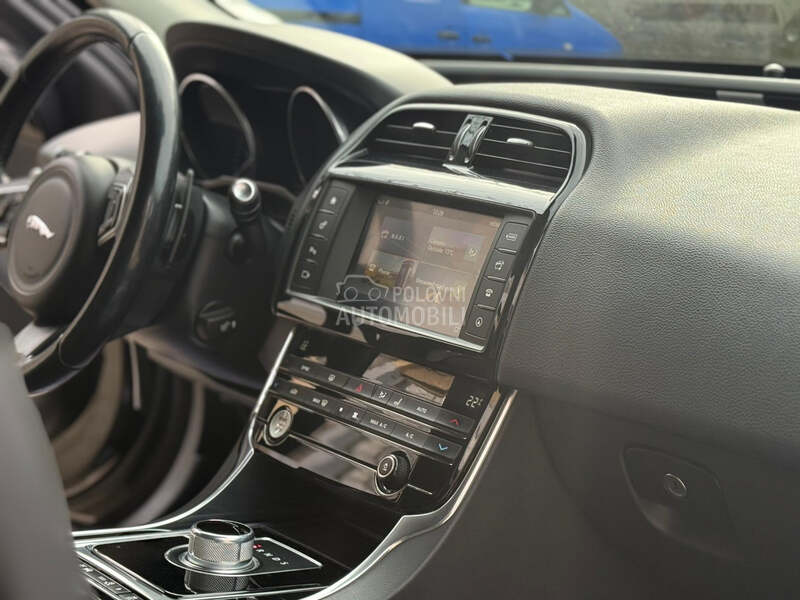 Jaguar XE 