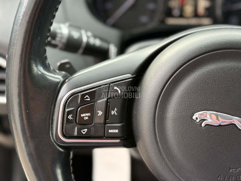 Jaguar XE 