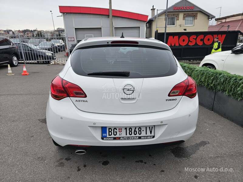 Opel Astra J 