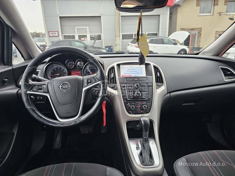 Opel Astra J 