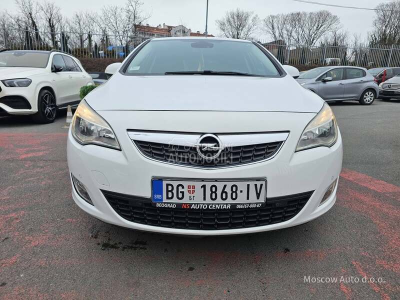 Opel Astra J 