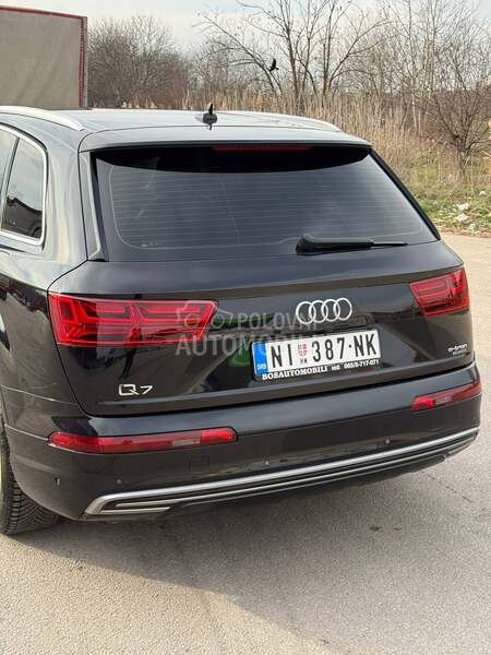Audi Q7 e-tron