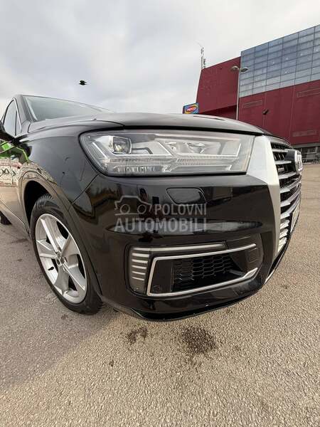 Audi Q7 e-tron