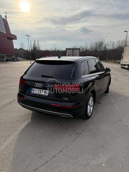 Audi Q7 e-tron