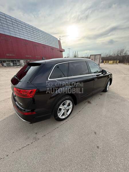 Audi Q7 e-tron