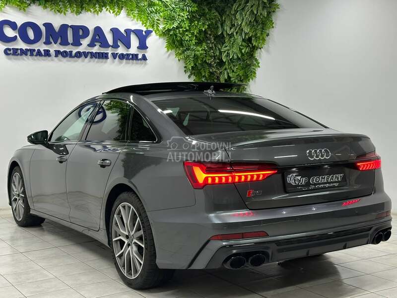 Audi S6 