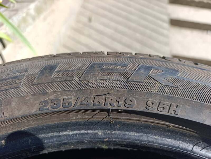 Bridgestone 235/45 R19 Letnja