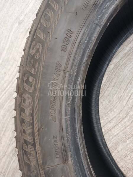 Bridgestone 205/60 R17 Zimska