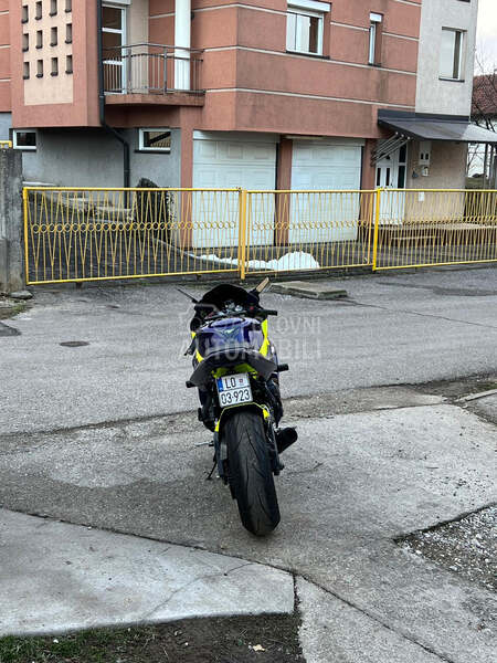 Yamaha R1