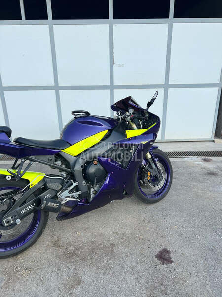 Yamaha R1