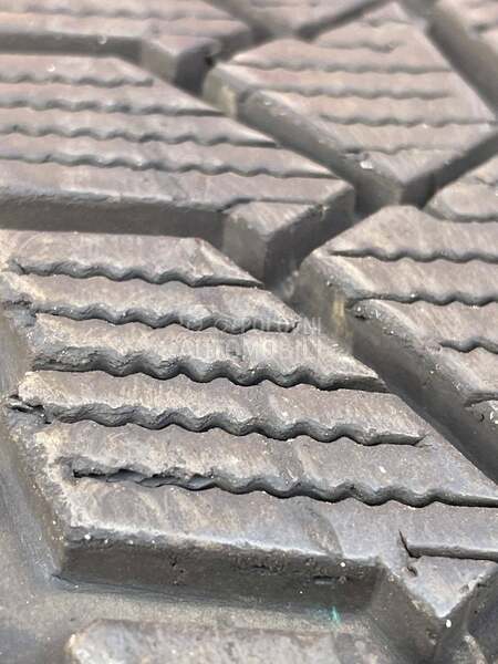 Continental 225/40 R19 Zimska