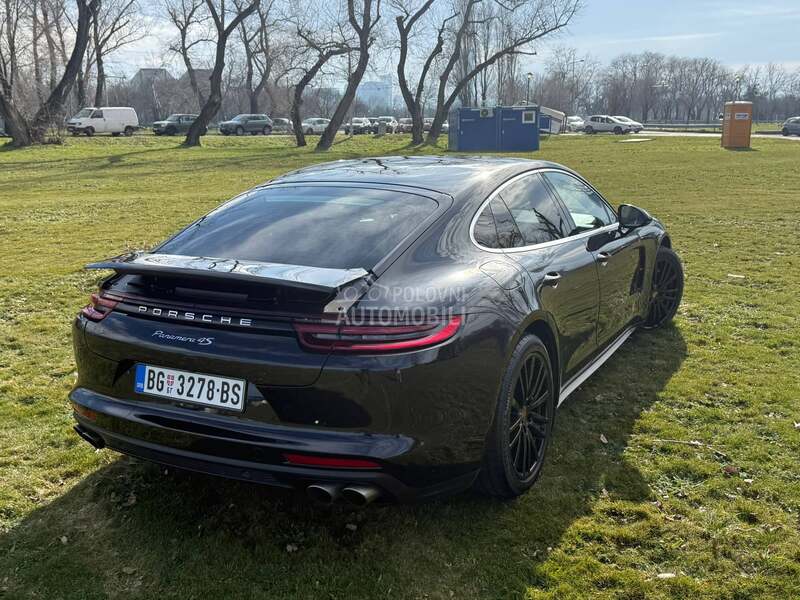 Porsche Panamera 4s