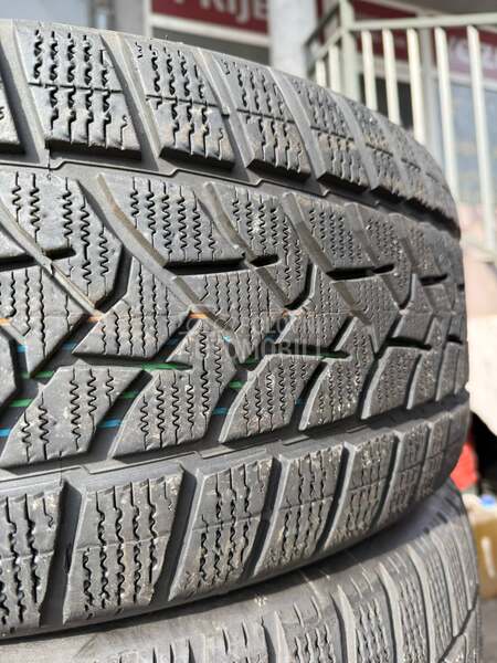 Dunlop 255/45 R20 Zimska