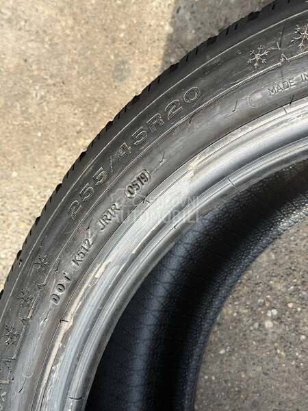 Dunlop 255/45 R20 Zimska