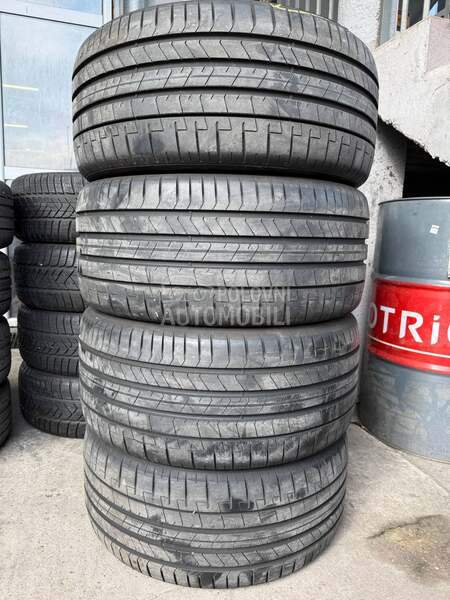 Pirelli 255/40 R19 Letnja