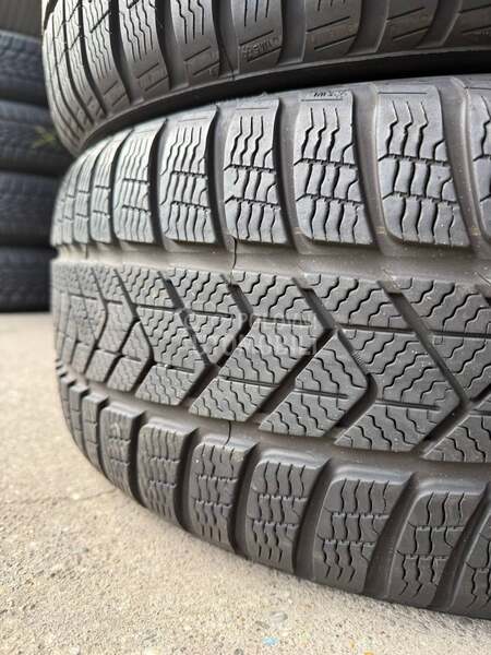 Pirelli 225/40 R19 Zimska