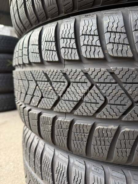 Pirelli 225/40 R19 Zimska