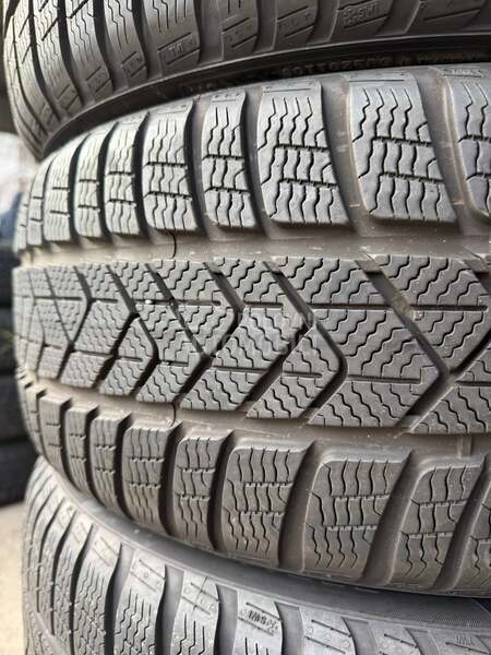 Pirelli 225/40 R19 Zimska