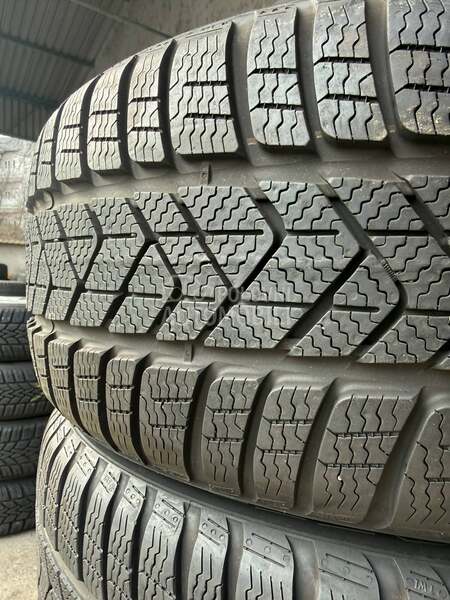 Pirelli 225/40 R19 Zimska