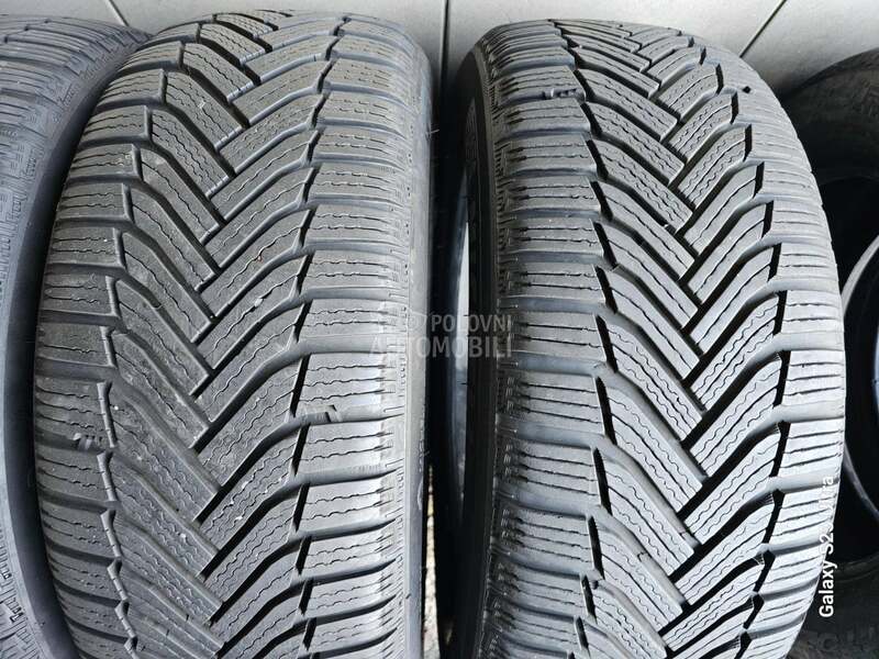 Michelin 215/55 R17 Zimska