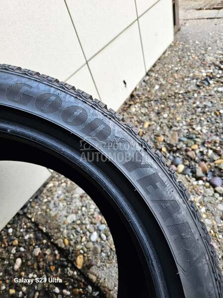 Goodyear 225/45 R17 Zimska
