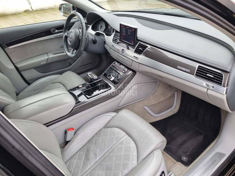 Audi S8 