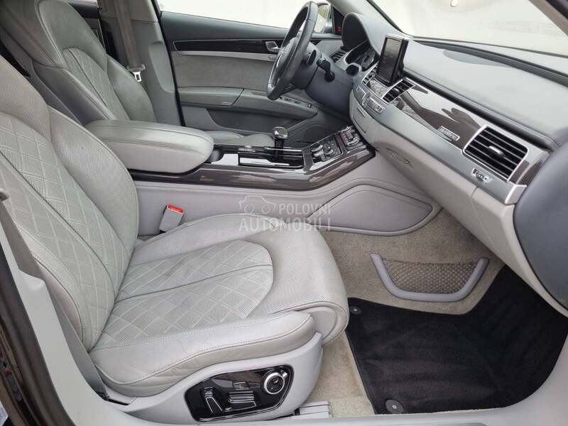 Audi S8 
