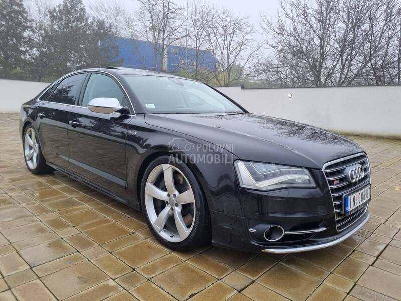 Audi S8 