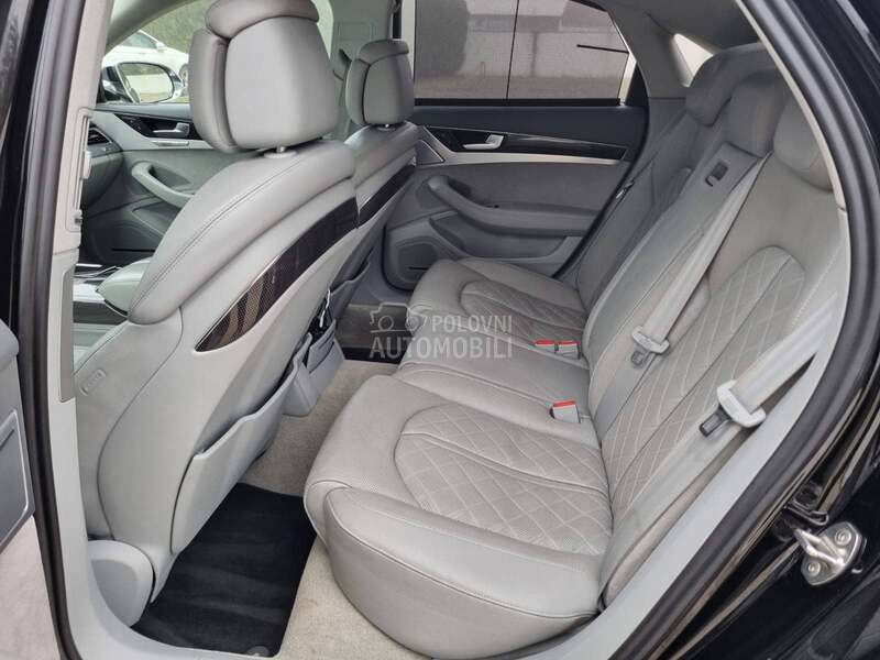 Audi S8 