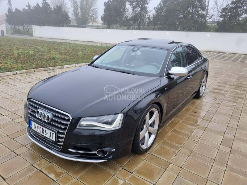 Audi S8 