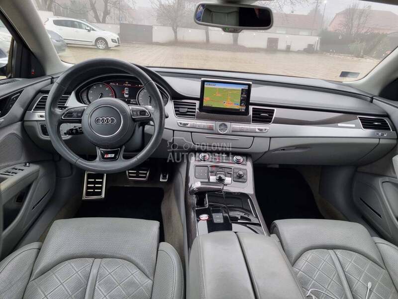 Audi S8 