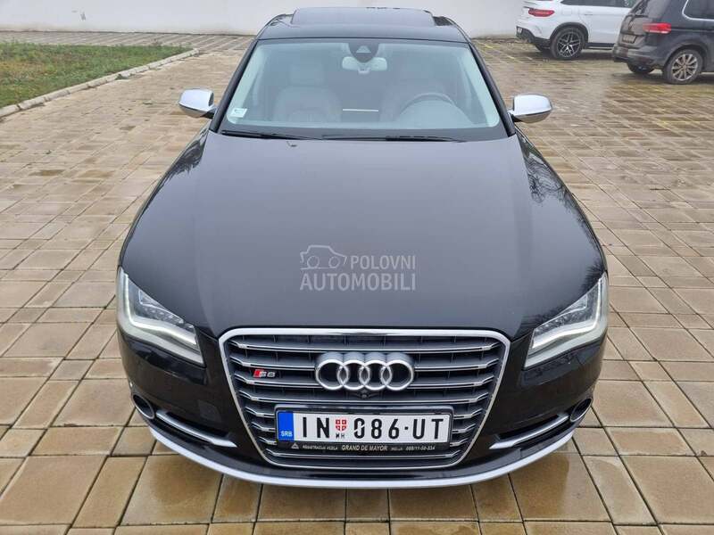 Audi S8 