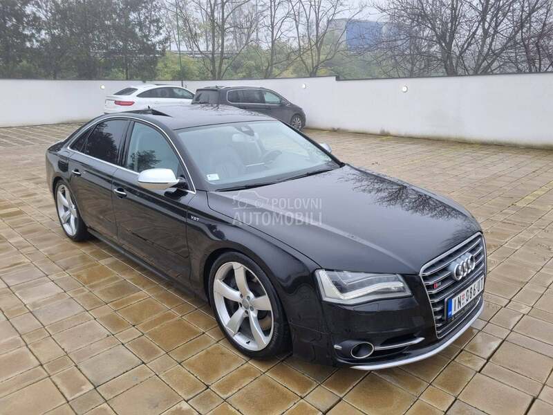 Audi S8 