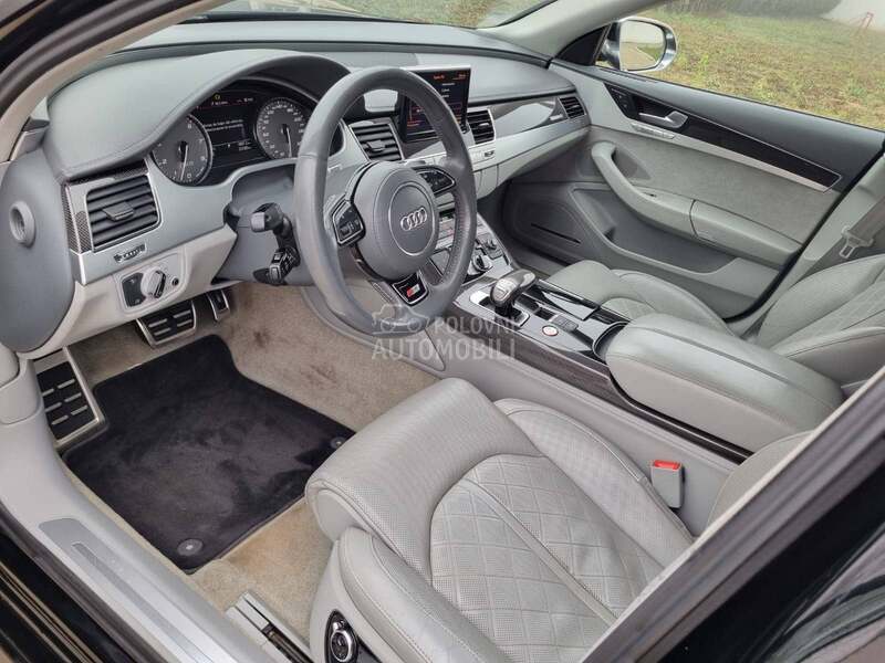 Audi S8 