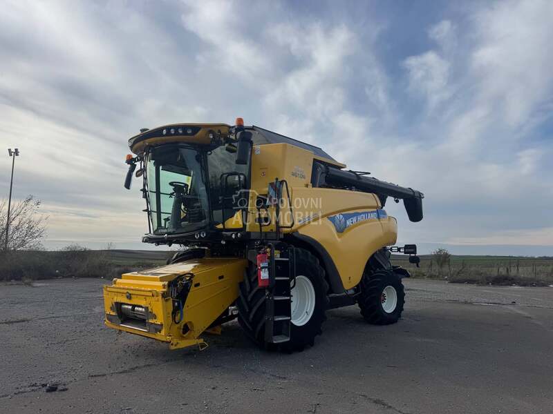 New Holland CR 7.90
