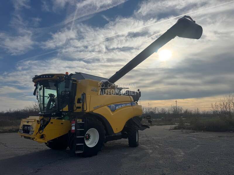 New Holland CR 7.90