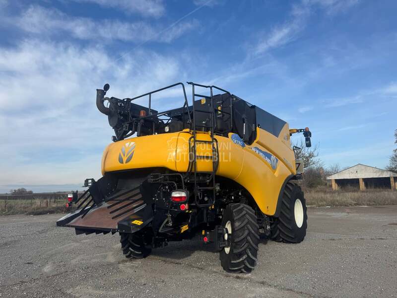 New Holland CR 7.90