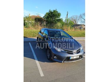 Toyota Auris Plava