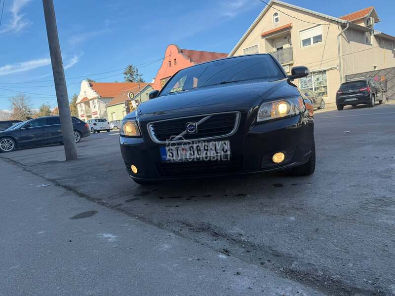 Volvo V50 