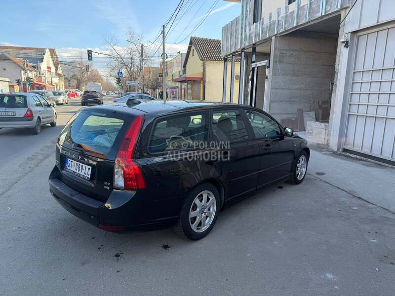 Volvo V50 