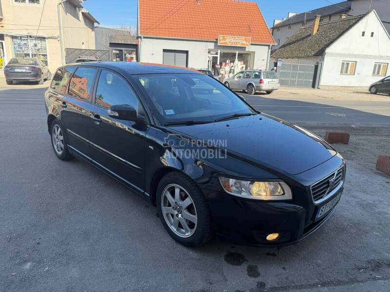 Volvo V50 