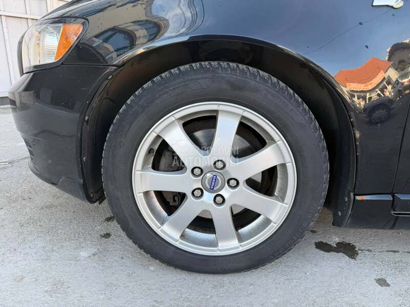 Volvo V50 