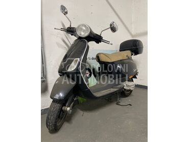 Piaggio Vespa LX2 50